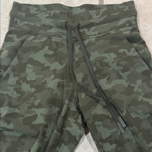 Lululemon - Picture 3 of 4